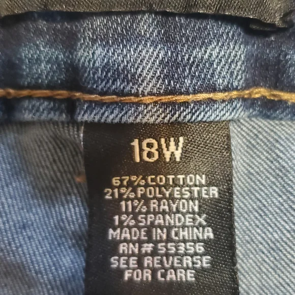 d. jeans Women's Blue Capri Jeans. Sz 18W - Picture 2 of 6